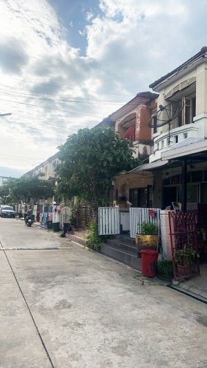 ทาวน์โฮม ขาย หมู่บ้านบุศรินทร์ กระทุ่มล้ม สามพรานนครปฐม ทาวน์โฮมขายถูก ขายถูกบ้านมือสอง